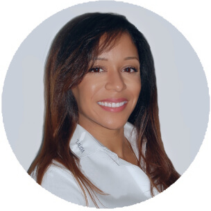 Dionne Headshot (2) (1)
